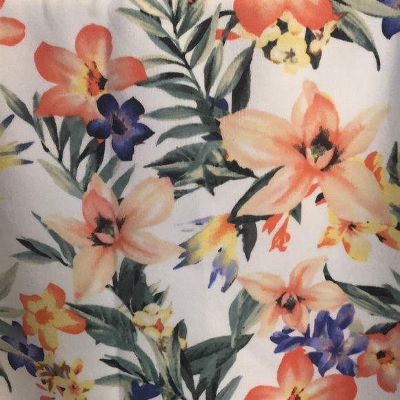 Flower pattern skirt - Picture 3 of 3